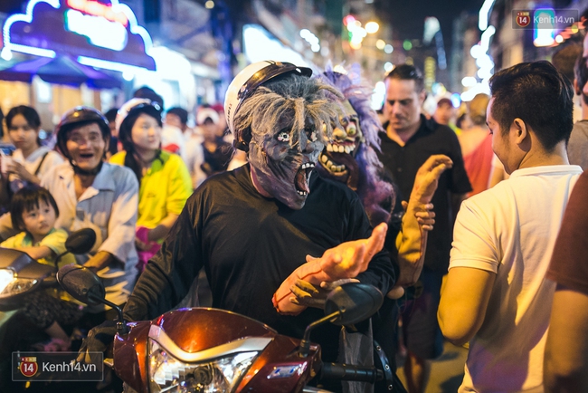 Hà Nội hay Sài Gòn cũng đều ngập tràn những bạn trẻ hóa trang độc đáo dịp Halloween - Ảnh 39.