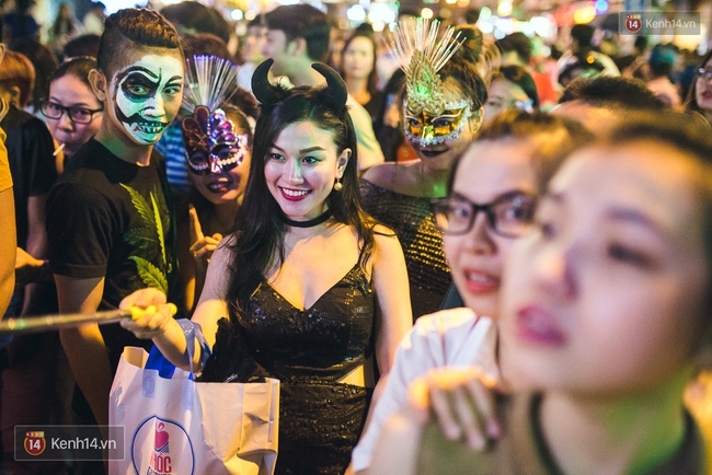 Hà Nội hay Sài Gòn cũng đều ngập tràn những bạn trẻ hóa trang độc đáo dịp Halloween - Ảnh 38.