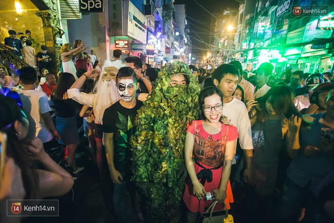 Hà Nội hay Sài Gòn cũng đều ngập tràn những bạn trẻ hóa trang độc đáo dịp Halloween - Ảnh 36.