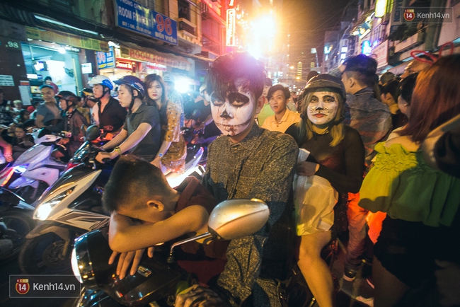 Hà Nội hay Sài Gòn cũng đều ngập tràn những bạn trẻ hóa trang độc đáo dịp Halloween - Ảnh 35.