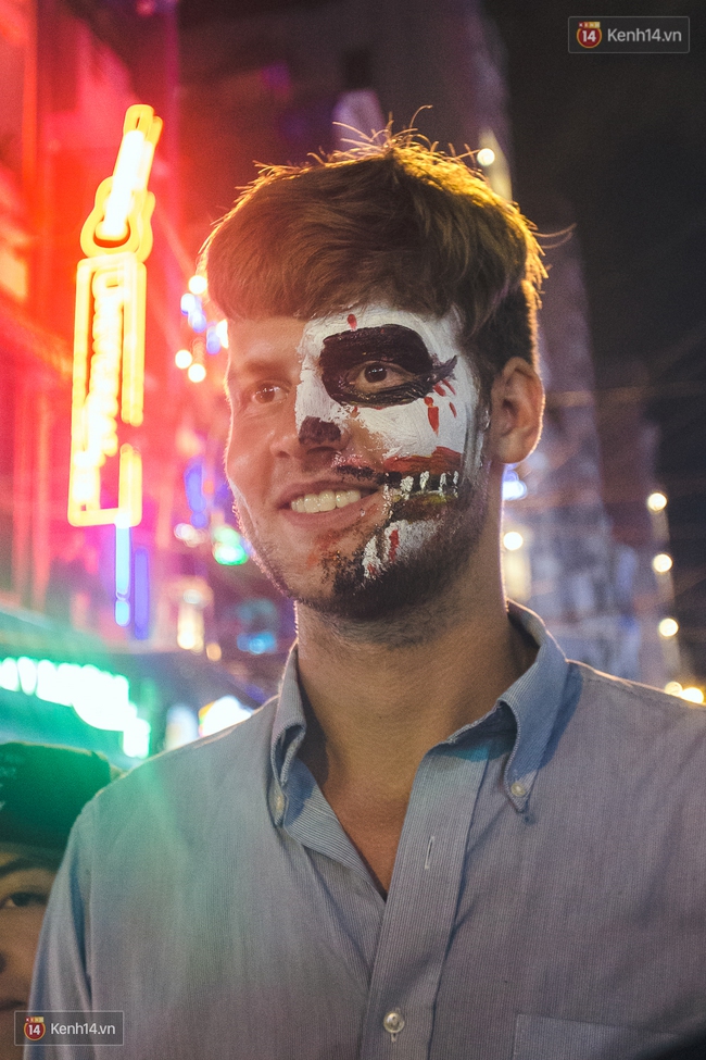 Hà Nội hay Sài Gòn cũng đều ngập tràn những bạn trẻ hóa trang độc đáo dịp Halloween - Ảnh 32.
