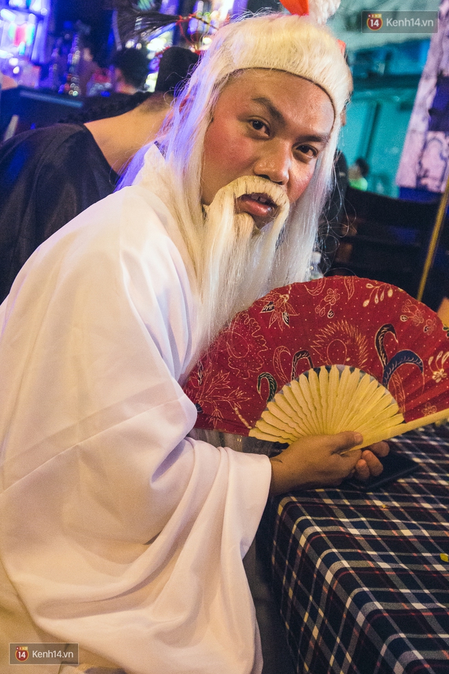 Hà Nội hay Sài Gòn cũng đều ngập tràn những bạn trẻ hóa trang độc đáo dịp Halloween - Ảnh 30.