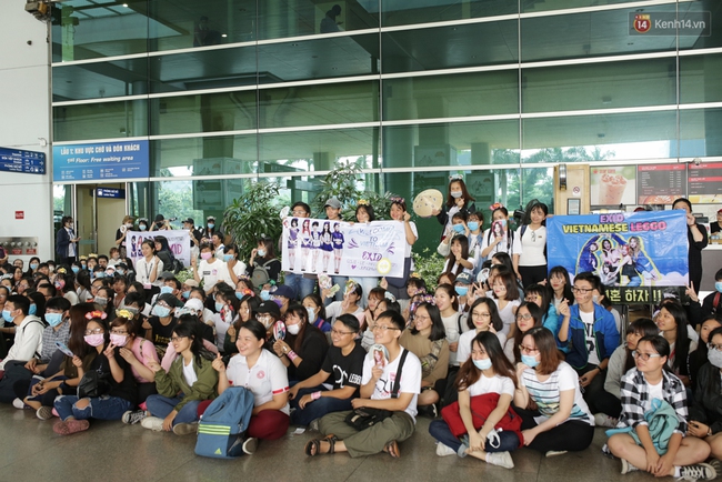 EXID gây chú ý với làn da đẹp không tì vết tại sân bay Tân Sơn Nhất - Ảnh 20.