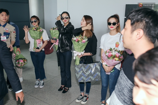EXID gây chú ý với làn da đẹp không tì vết tại sân bay Tân Sơn Nhất - Ảnh 12.