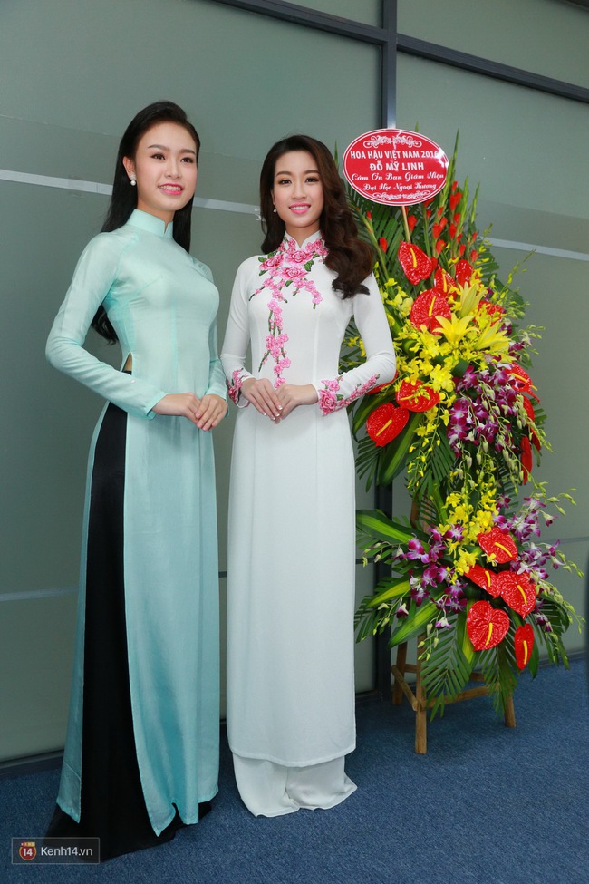 Hoa hậu Mỹ Linh rạng rỡ, hội ngộ Phùng Bảo Ngọc Vân khi về trường ĐH Ngọc Thương - Ảnh 9.
