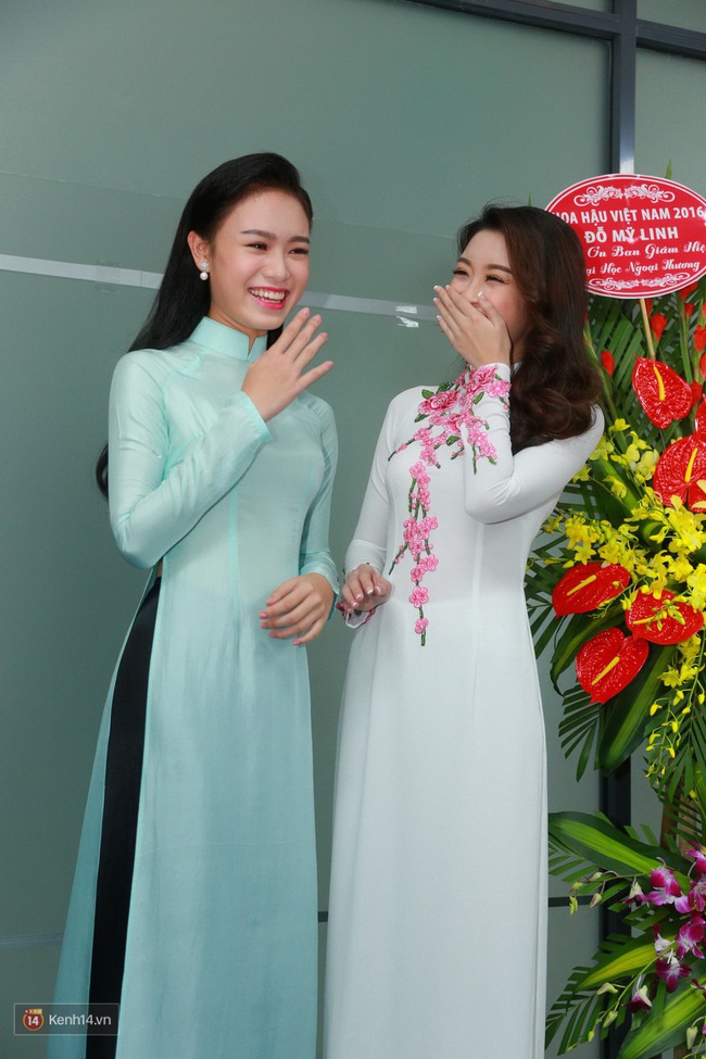 Hoa hậu Mỹ Linh rạng rỡ, hội ngộ Phùng Bảo Ngọc Vân khi về trường ĐH Ngọc Thương - Ảnh 6.