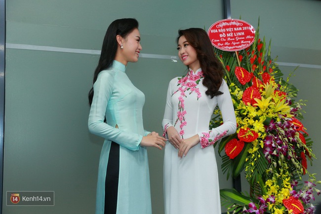 Hoa hậu Mỹ Linh rạng rỡ, hội ngộ Phùng Bảo Ngọc Vân khi về trường ĐH Ngọc Thương - Ảnh 3.