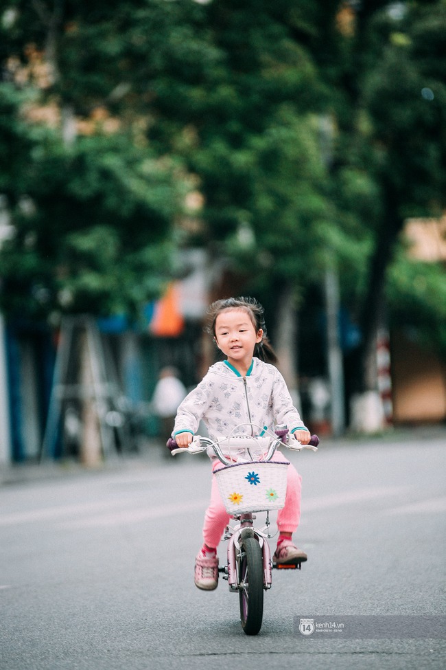 Hà Nội đẹp và yên bình quá trong một sáng ai cũng hân hoan: A, lạnh rồi! - Ảnh 15.