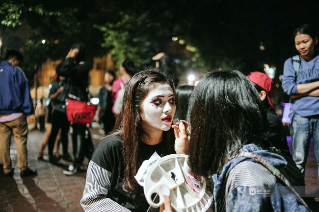 Hà Nội hay Sài Gòn cũng đều ngập tràn những bạn trẻ hóa trang độc đáo dịp Halloween - Ảnh 16.