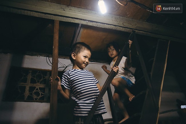 Đôi mắt màu xanh kỳ lạ của hai anh em câm điếc bán vé số nơi xóm nghèo Sài Gòn - Ảnh 16.