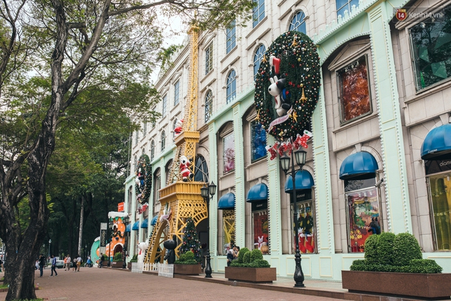 Có thể bạn không để ý, Sài Gòn đã đẹp lộng lẫy và ngập tràn không khí Giáng Sinh rồi - Ảnh 16.