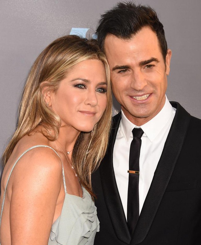 Jennifer Aniston bức xúc khi bị nhục mạ vì cuộc ly hôn với Brad Pitt - Ảnh 2. Jennifer Aniston bức xúc khi bị nhục mạ vì cuộc ly hôn với Brad Pitt - Ảnh 2.