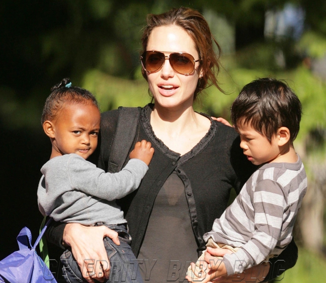 Pax Thiên ra dáng người lớn chững chạc bên Angelina Jolie và em gái - Ảnh 3.