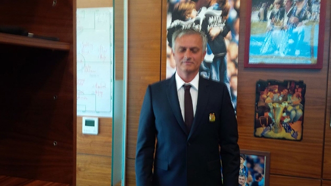 Phu nhân HLV Mourinho vô tình là lộ sơ đồ đội hình của MU 1