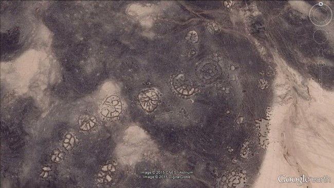 Những hình ảnh kì lạ nhất của Trái đất trên Google Earth - Ảnh 2.
