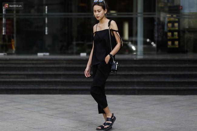 Street style 2 miền: Hà Nội toàn đen trắng đối lập Sài Gòn rực rỡ sắc màu - Ảnh 5. Street style 2 miền: Hà Nội toàn đen trắng đối lập Sài Gòn rực rỡ sắc màu - Ảnh 5.