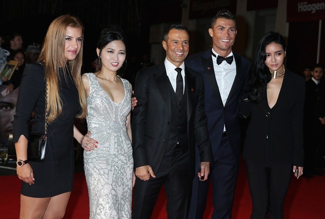 Ronaldo tuyển mộ con gái xinh như mộng của bạn thân - Ảnh 2.