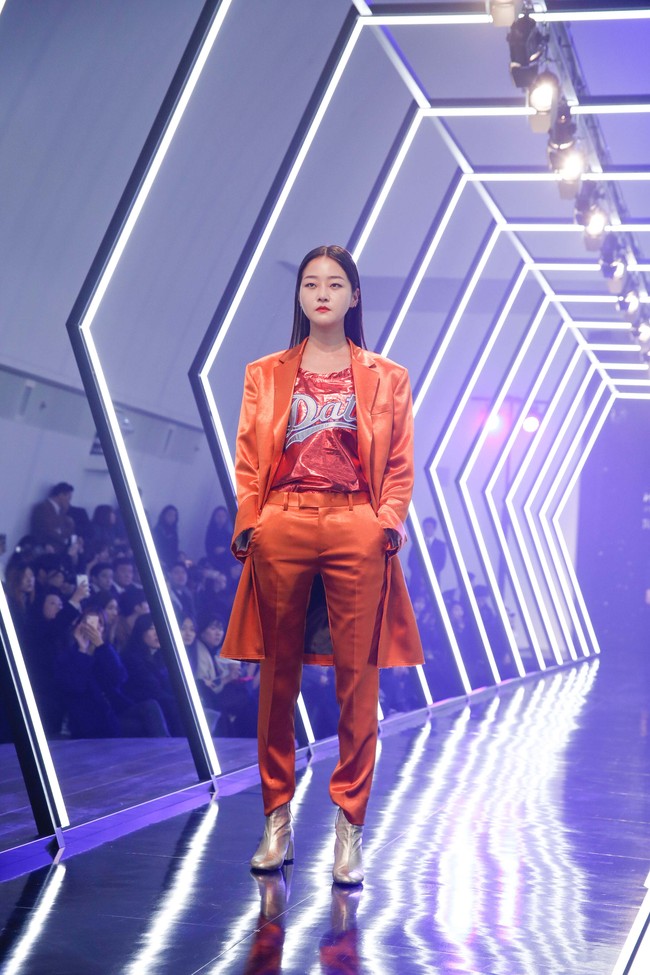 Kelbin Lei lại im ỉm qua Seoul dự show thời trang, sánh vai bên Luna (f(x)) - Ảnh 11.