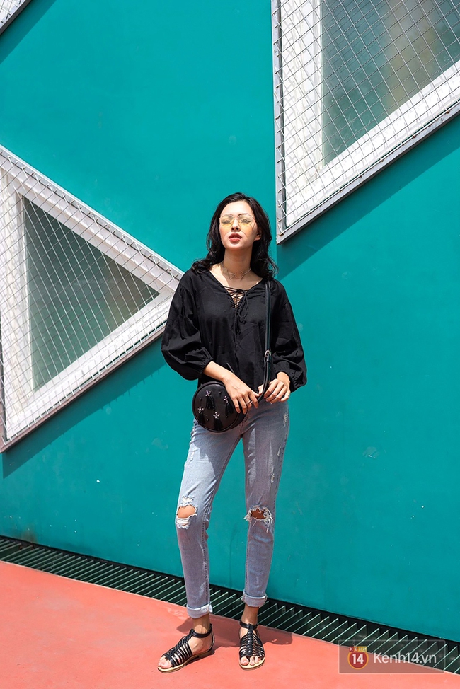 Street style chớm thu tràn ngập mũ lưỡi trai và kính màu trong của giới trẻ 2 miền - Ảnh 1.