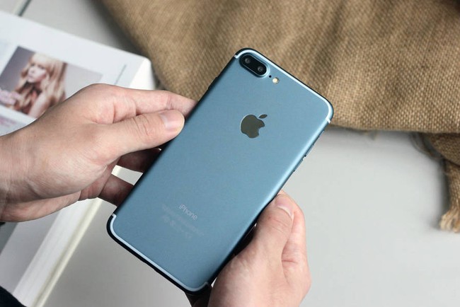 Cận cảnh iPhone 7 Plus bản màu xanh đẹp khó có thể cầm lòng - Ảnh 1.