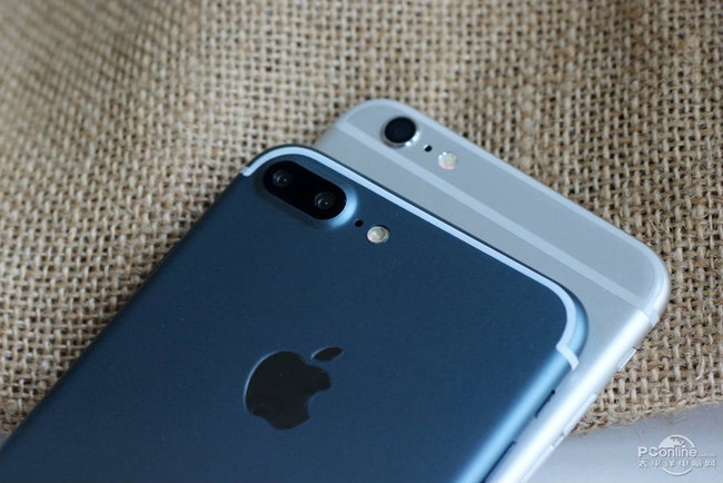Cận cảnh iPhone 7 Plus bản màu xanh đẹp khó có thể cầm lòng - Ảnh 8.