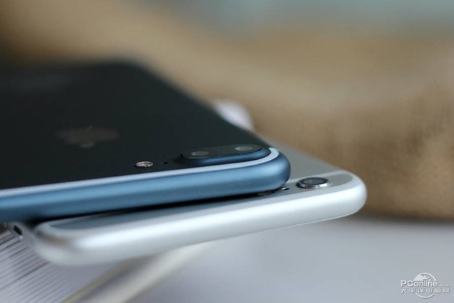 Cận cảnh iPhone 7 Plus bản màu xanh đẹp khó có thể cầm lòng - Ảnh 11.