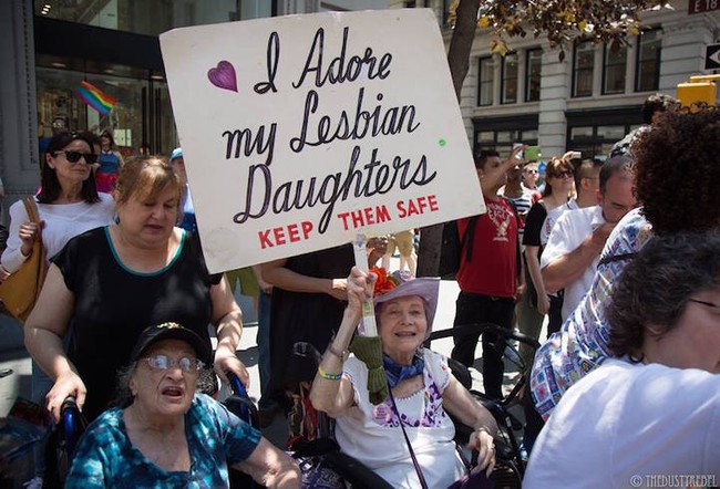 Vì cô con gái đồng tính, có một bà mẹ đã miệt mài hơn 30 năm biểu tình cùng những người LGBT - Ảnh 1.