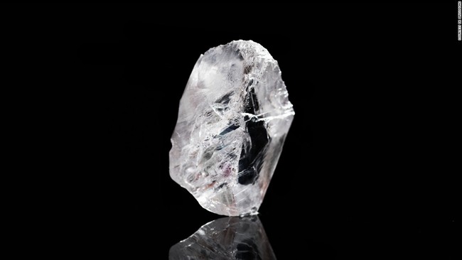 Siêu kim cương thô được bán với giá gần 1,5 nghìn tỷ đồng