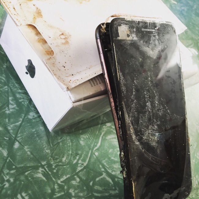 Hết Galaxy Note7, tới lượt iPhone 7 phát nổ - Ảnh 1.