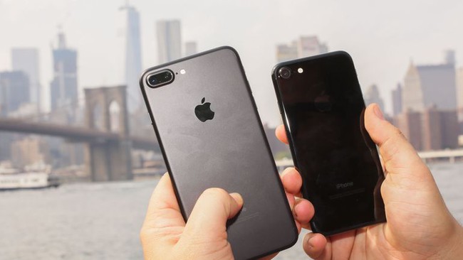 Apple đang thử nghiệm 10 mẫu iPhone 8, một trong số đó sẽ làm bạn bất ngờ - Ảnh 2.