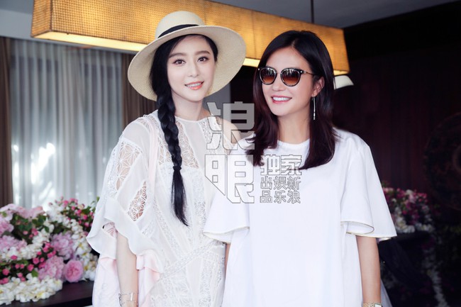Hình ảnh được mong đợi nhất vừa qua: Bộ ba Hoàn Châu Cách Cách tái hợp sau 19 năm - Ảnh 6. Hình ảnh được mong đợi nhất vừa qua: Bộ ba Hoàn Châu Cách Cách tái hợp sau 19 năm - Ảnh 6.