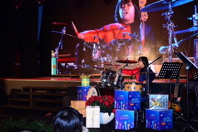 Thần đồng piano Evan Lê trình diễn Diễm Xưa trong đêm nhạc gây quỹ cho Học bổng Trịnh Công Sơn - Ảnh 5.