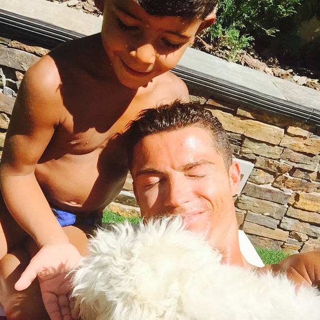 Ronaldo: Đừng tưởng gà trống không biết nuôi con - Ảnh 2.