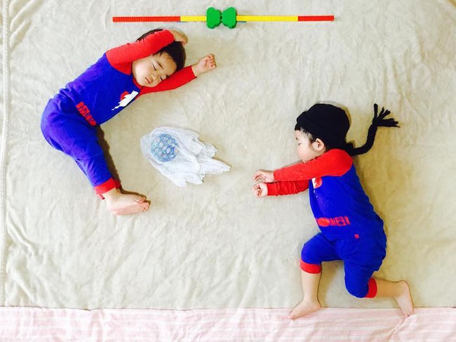 Dù đã ngủ say, cặp sinh đôi này vẫn được mẹ hóa trang cho xinh đừng hỏi - Ảnh 4. Dù đã ngủ say, cặp sinh đôi này vẫn được mẹ hóa trang cho xinh đừng hỏi - Ảnh 4.