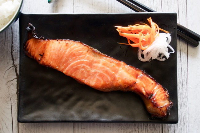 Cá hồi nướng mới là món truyền thống của Nhật