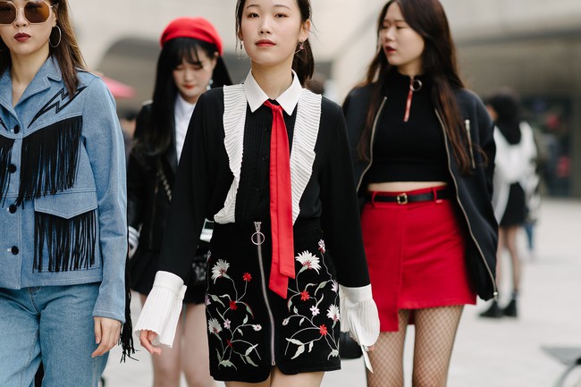 Mới ngày đầu dự Seoul Fashion Week, Tóc Tiên và Min đã lọt Top street style của Vogue - Ảnh 8.