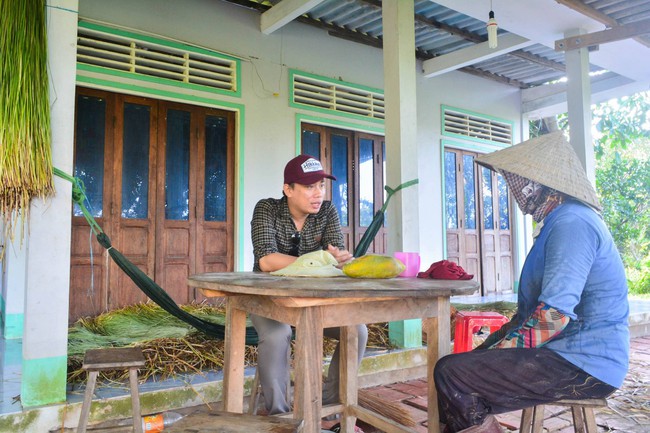 Chuyện một bác sĩ trẻ bao đồng, đi khắp tỉnh nghèo để chữa bệnh miễn phí cho bà con - Ảnh 2.