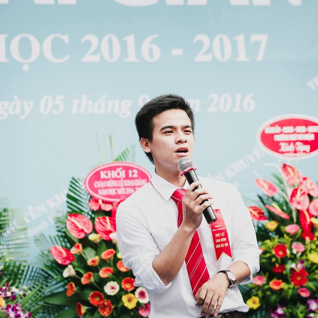 Thầy giáo hát nhạc chế Duyên Phận dạy cách phân biệt axit, giúp học sinh đỡ sợ môn Hóa - Ảnh 2. Thầy giáo hát nhạc chế Duyên Phận dạy cách phân biệt axit, giúp học sinh đỡ sợ môn Hóa - Ảnh 2.