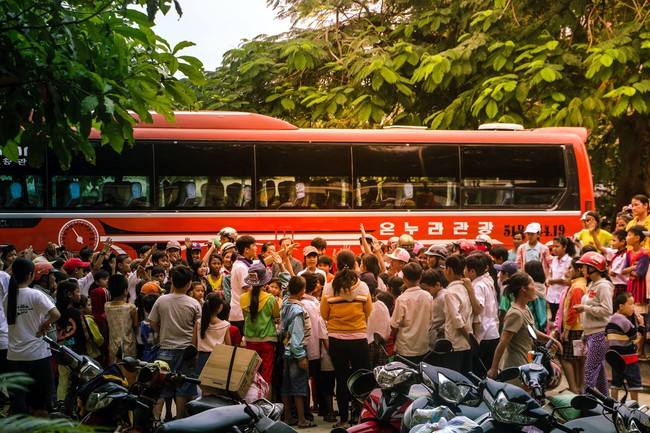 Chuyện một bác sĩ trẻ bao đồng, đi khắp tỉnh nghèo để chữa bệnh miễn phí cho bà con - Ảnh 6.