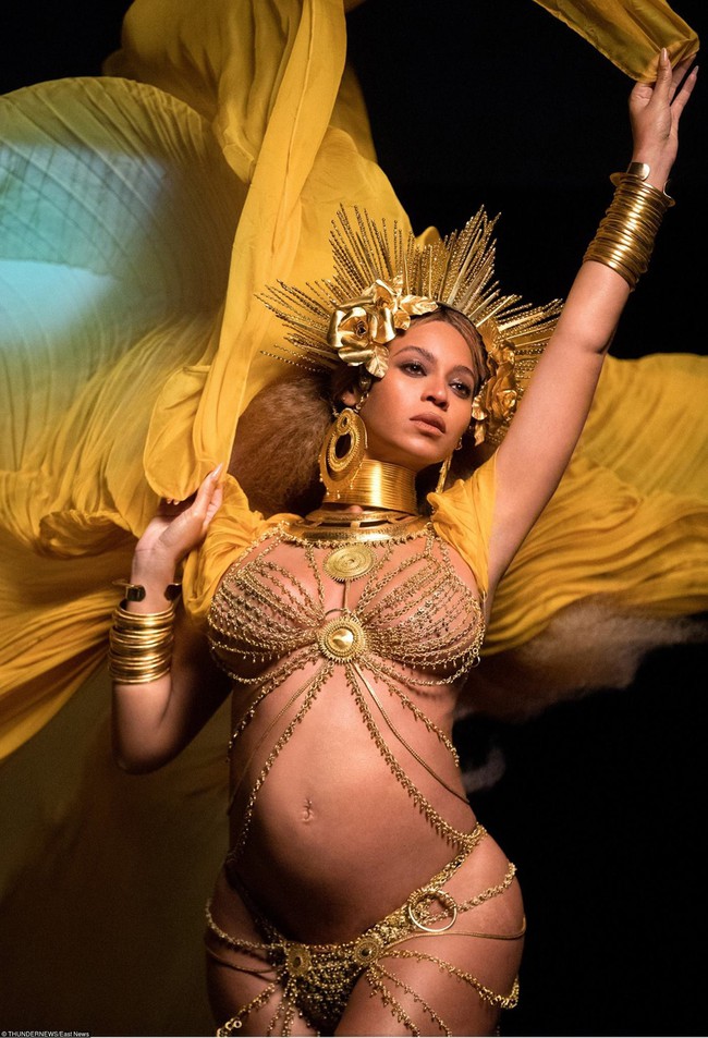 Hương Giang Idol bị chế ảnh hài vì dùng hình tượng Nữ thần mặt trời quá giống của Beyoncé - Ảnh 3.
