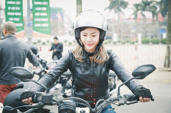 Nhan sắc cô gái cưỡi Ducati gây chú ý trong đoàn diễu motor tưởng nhớ Trần Lập - Ảnh 2. Nhan sắc cô gái cưỡi Ducati gây chú ý trong đoàn diễu motor tưởng nhớ Trần Lập - Ảnh 2.