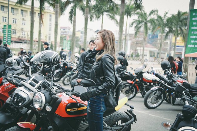 Nhan sắc cô gái cưỡi Ducati gây chú ý trong đoàn diễu motor tưởng nhớ Trần Lập - Ảnh 5. Nhan sắc cô gái cưỡi Ducati gây chú ý trong đoàn diễu motor tưởng nhớ Trần Lập - Ảnh 5.