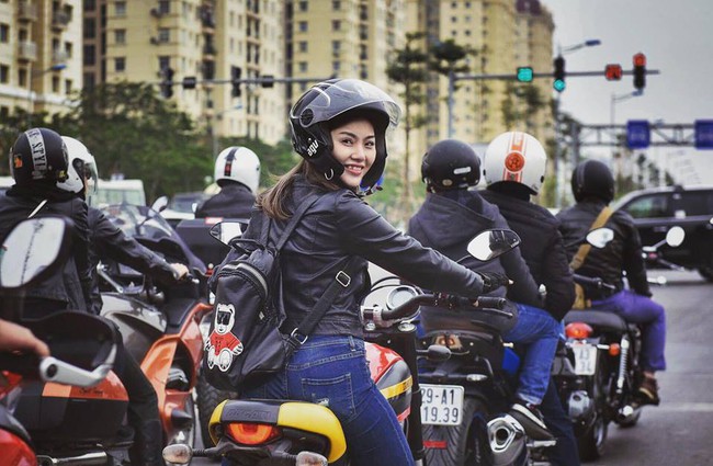 Nhan sắc cô gái cưỡi Ducati gây chú ý trong đoàn diễu motor tưởng nhớ Trần Lập - Ảnh 6. Nhan sắc cô gái cưỡi Ducati gây chú ý trong đoàn diễu motor tưởng nhớ Trần Lập - Ảnh 6.