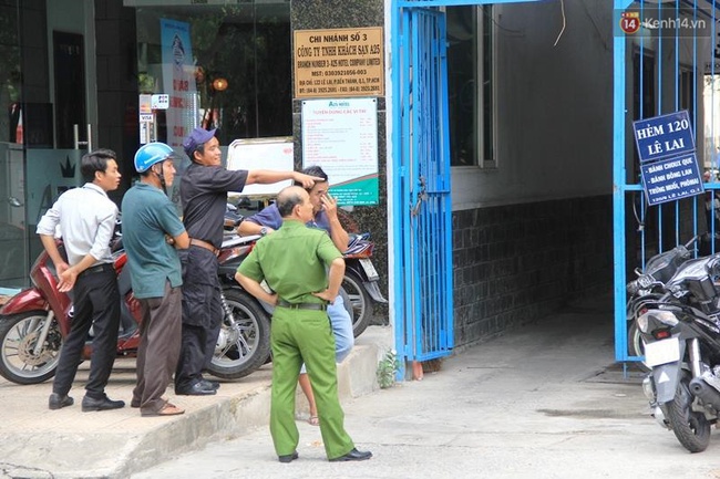 Vụ khách Tây rơi từ tầng 5 khách sạn trung tâm Sài Gòn: Đang tiến hành lấy lời khai người vợ Việt - Ảnh 2. Vụ khách Tây rơi từ tầng 5 khách sạn trung tâm Sài Gòn: Đang tiến hành lấy lời khai người vợ Việt - Ảnh 2.