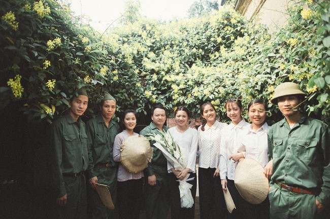 Độc nhất vô nhị: Chụp một lần, cặp đôi tái hiện được tất cả các kiểu lễ cưới Việt Nam trong 100 năm qua! - Ảnh 4.