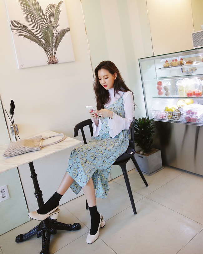 5 công thức mix váy hoa xinh đáo để nàng nào cũng nên thuộc nằm lòng - Ảnh 5. 5 công thức mix váy hoa xinh đáo để nàng nào cũng nên thuộc nằm lòng - Ảnh 5.