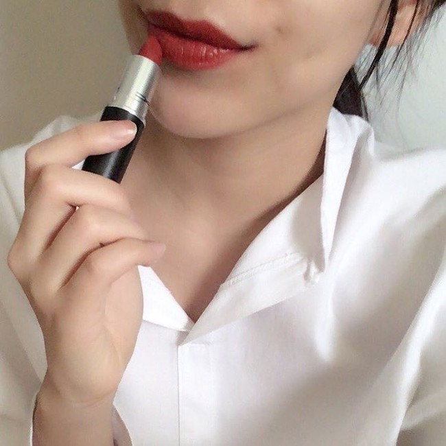 Dù vật đổi sao dời, con gái Việt vẫn mê đắm 6 màu son đình đám này của MAC - Ảnh 5. Dù vật đổi sao dời, con gái Việt vẫn mê đắm 6 màu son đình đám này của MAC - Ảnh 5.