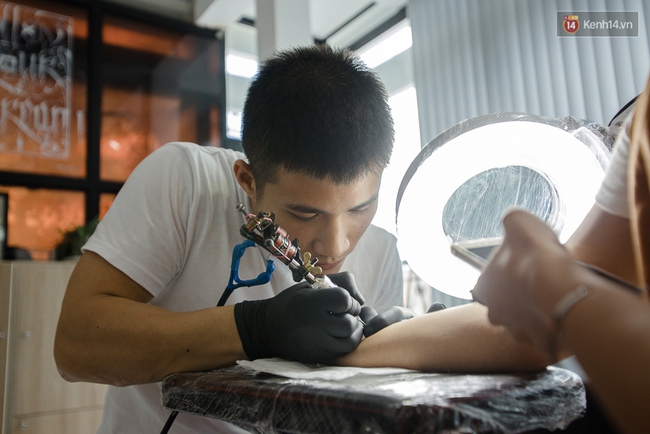 Chunhack - Chàng thợ xăm đẹp trai đang khiến giới trẻ Sài Gòn điên đảo với những hình xăm nhỏ cực chất - Ảnh 7.