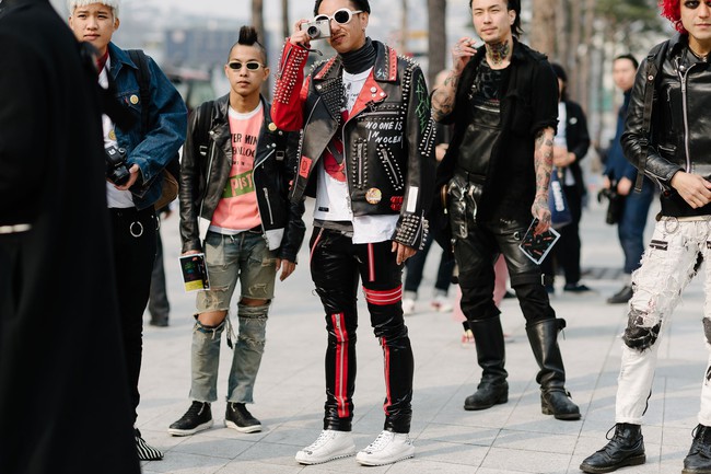 Mới ngày đầu dự Seoul Fashion Week, Tóc Tiên và Min đã lọt Top street style của Vogue - Ảnh 25.