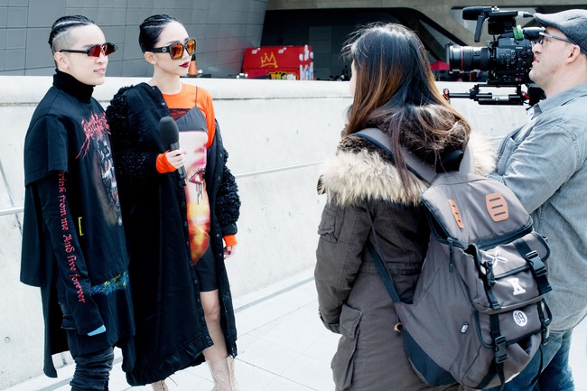 Tóc Tiên và Kelbin Lei phá đảo Seoul Fashion Week ngày 4 với style siêu ngầu - Ảnh 4.